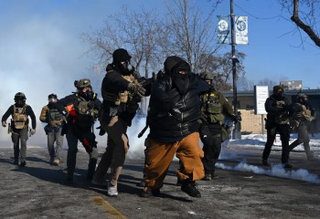 O partidă din NBA a fost amânată după ce un agent ICE a împușcat un bărbat în timpul protestelor