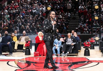 Chicago Bulls a retras oficial numărul 1, purtat de către Derrick Rose, după o ceremonie specială. VIDEO