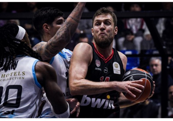 Un baschetbalist grec acuză fanii lui Olympiakos că i-au tăiat frânele la mașină