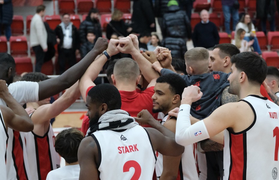 Dinamo o învinge pe SCM U Craiova pentru a cincea victorie consecutivă în campionat