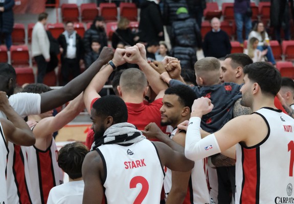 Dinamo o învinge pe SCM U Craiova pentru a cincea victorie consecutivă în campionat