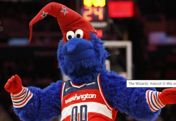 Jaxson Hayes, suspendat un meci fiindcă a împins mascota unei echipe adverse