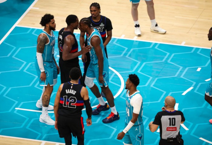 Patru jucători eliminați în urma unei bătăi generale la Hornets versus Pistons