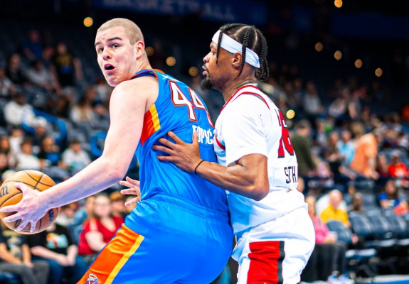 VIDEO. Nikola Topic a revenit pe parchet la doar câteva luni după ce a fost diagnosticat cu cancer