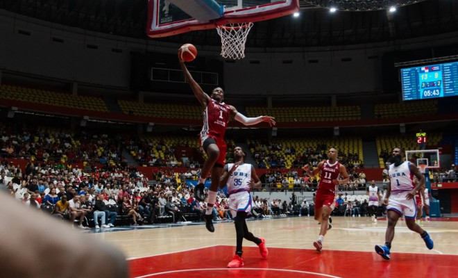 Iverson Molinar, unul dintre cei mai buni baschetbaliști ai Panamei, în victoria cu Cuba