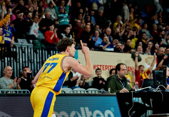 România învinge Portugalia și obține primul succes după mai bine de opt ani în preliminariile unui turneu final