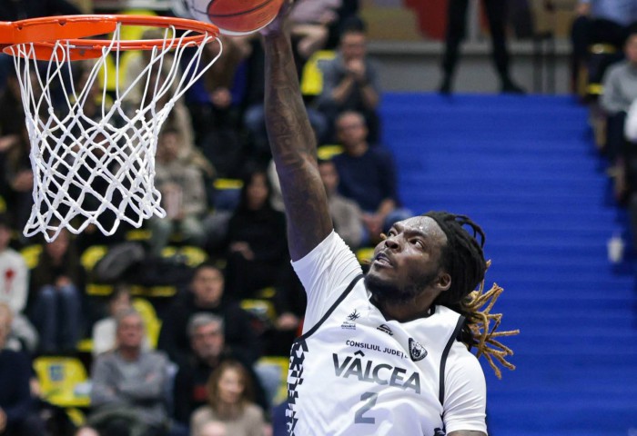 CS Vâlcea înregistrează o nouă victorie în fața Coronei Brașov, după un final excelent de meci