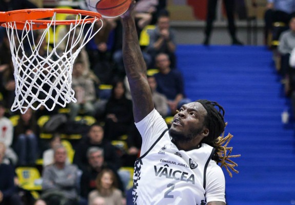 CS Vâlcea înregistrează o nouă victorie în fața Coronei Brașov, după un final excelent de meci