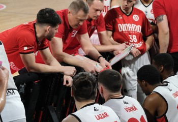 Dinamo București învinge CSM Târgu Mureș în epilogul etapei cu numărul 22