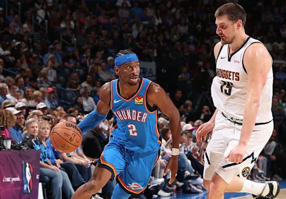 Shai Gilgeous-Alexander câștigă un duel epic cu Nikola Jokic, după două triple uriașe pe final. VIDEO