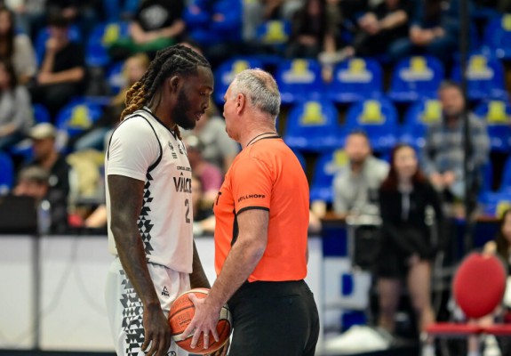 VIDEO. O nouă restanță în LNBM, noi semne de întrebare asupra arbitrajului