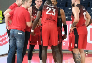 Dinamo învinge la Sibiu și își deschide o ușă importantă la top 4 la finalul sezonului regulat