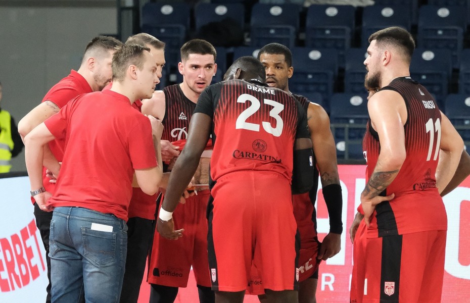 Dinamo învinge la Sibiu și își deschide o ușă importantă la top 4 la finalul sezonului regulat