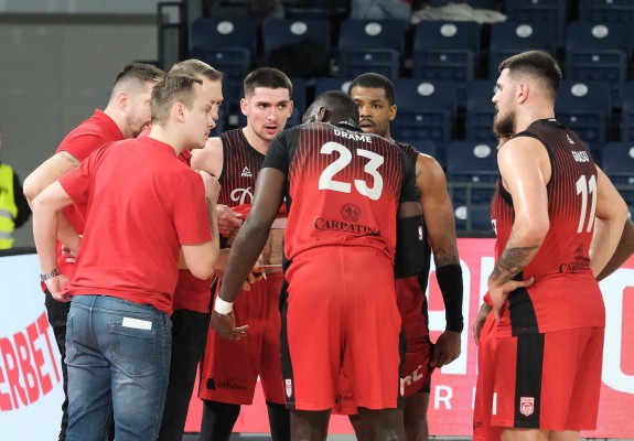 Dinamo învinge la Sibiu și își deschide o ușă importantă la top 4 la finalul sezonului regulat