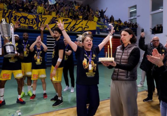 Prima antrenoare care câștigă un trofeu important în competițiile masculine din Europa