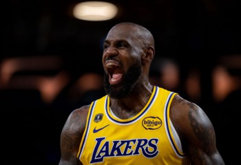 Lebron James și Stephen Curry sunt din nou în centrul atenției în NBA