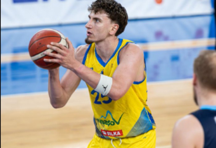 Corona Brașov câștigă la diferență mare după ce a fost condusă 25 de minute