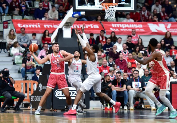 UCAM Murcia câștigă la mare luptă duelul cu BAXI Manresa