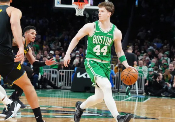 Primul jucător din istoria francizei Celtics care a marcat în 2 meciuri din aceeași zi