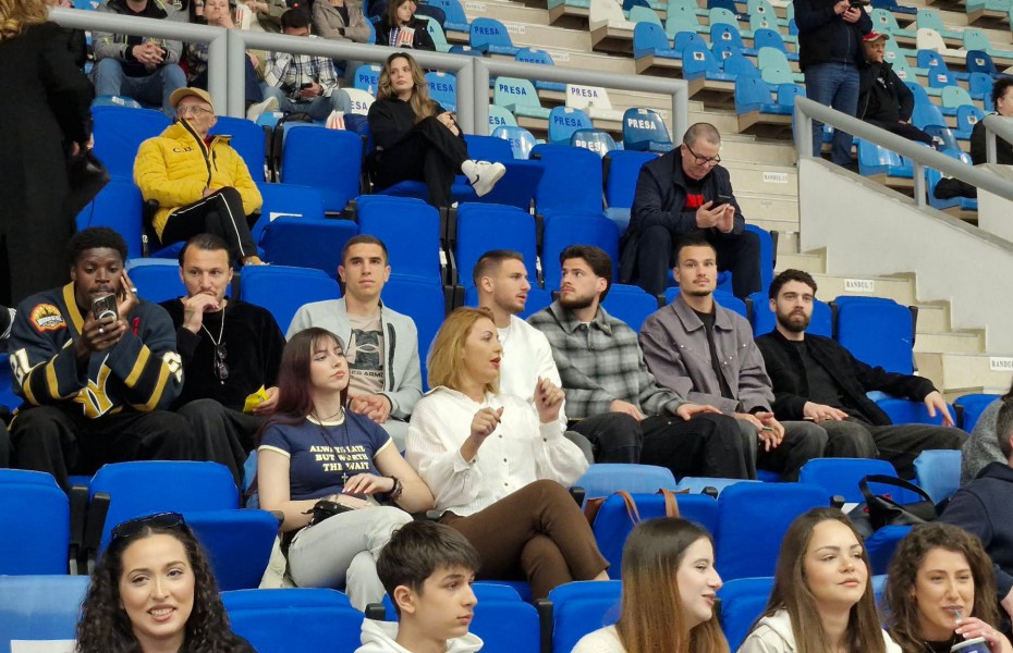 SCM U Craiova a învins CS Vâlcea, sub privirile fotbaliștilor Universității