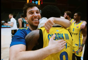 Maccabi Tel Aviv obține două victorii de răsunet și este la un pas de play-in