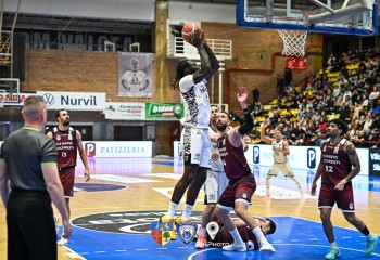 Luptă încinsă pentru playoff în LNBM: cine e deja calificat și cine trage pentru ultimele locuri