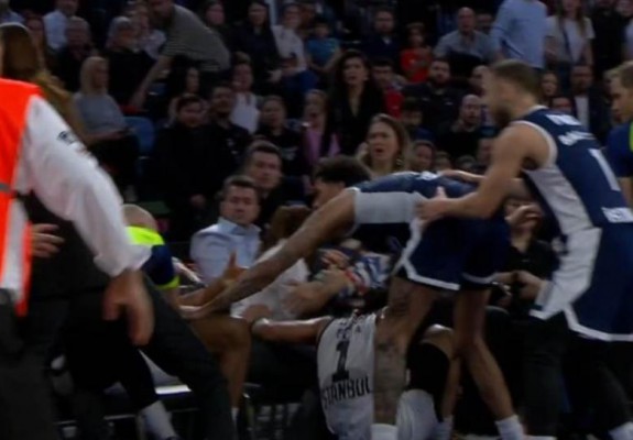 VIDEO. Malachi Flynn a fost la un pas de bătaie cu Anthony Brown