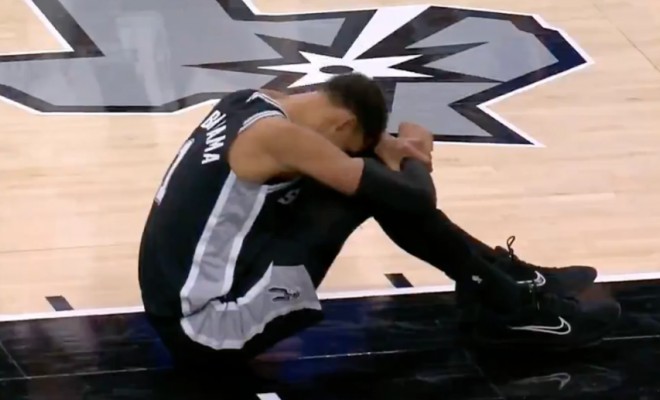 Wembanyama a ieșit accidentat din meciul cu Philadelphia. Video