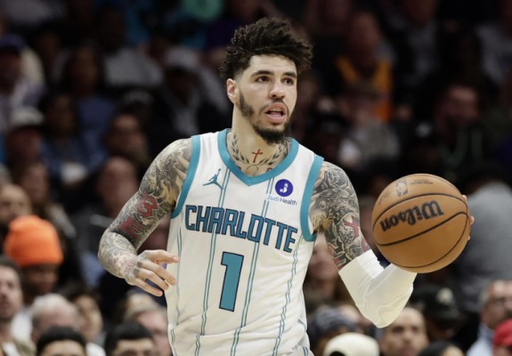Doi jucători de la Charlotte Hornets au reușit faza zilei în NBA
