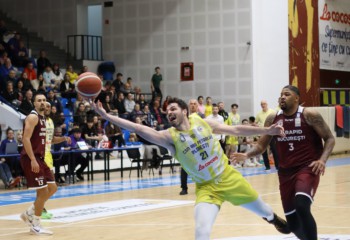 Petrolul Ploiești a trecut de Târgu Jiu în ultimul sfert, după 30 de minute echilibrate