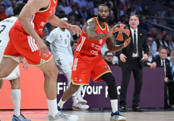 Oaspeți de seamă la meciul dintre Real Madrid și Steaua Roșie. Foto