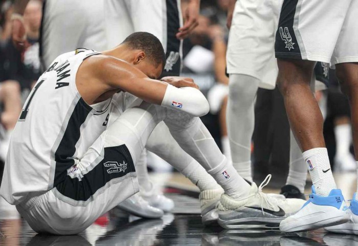 VIDEO. Accidentare horror suferită de Victor Wembanyama în meciul al doilea al seriei cu Portland