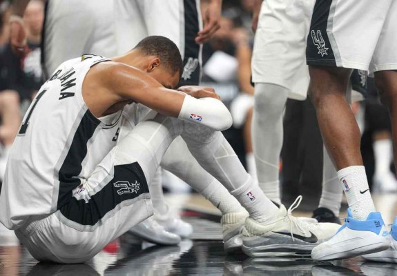 VIDEO. Accidentare horror suferită de Victor Wembanyama în meciul al doilea al seriei cu Portland