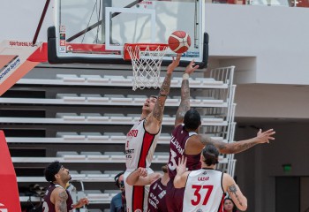 Dinamo câștigă derby-ul cu Rapid și egalează la general în seria de play-off din LNBM
