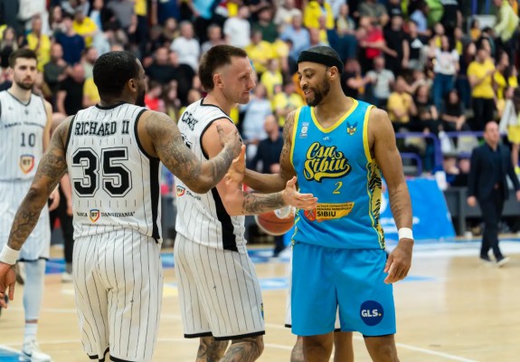 U-BT Cluj-Napoca nu a mai avut emoții cu CSU Sibiu și a avansat în semifinalele LNBM