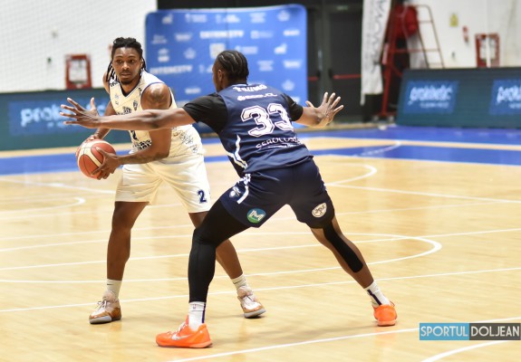 SCM Craiova învinge din nou CSO Voluntari și este la un pas de semifinale în LNBM