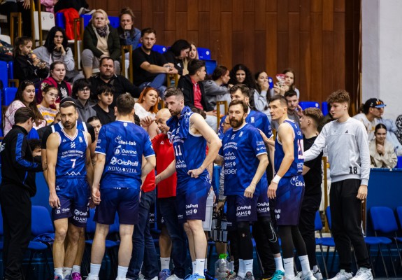 Corona Brașov a trecut fără emoții de Galați în primul meci al seriei