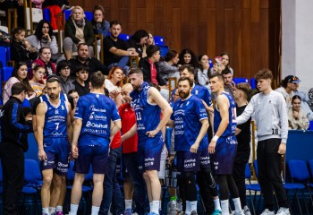 Corona Brașov a trecut fără emoții de Galați în primul meci al seriei