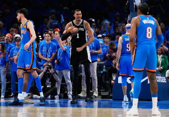 San Antonio Spurs învinge după două reprize de prelungiri OKC Thunder în primul meci al finalei din Vest