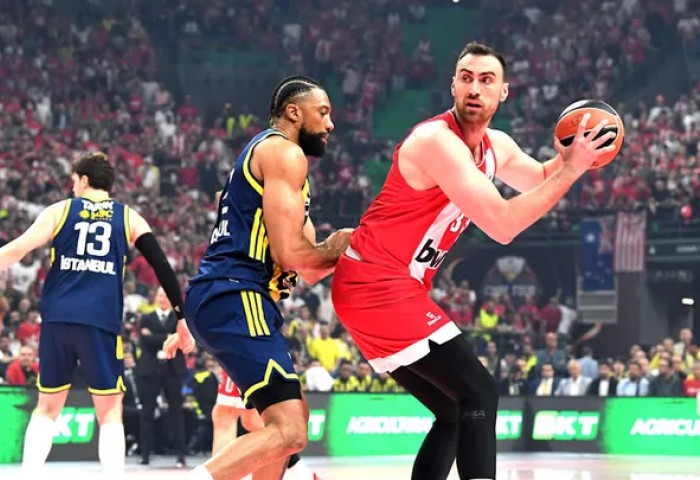 Olympiacos profită la maximum de apatia ofensivă a lui Fenerbahce și merge în finala Euroligii