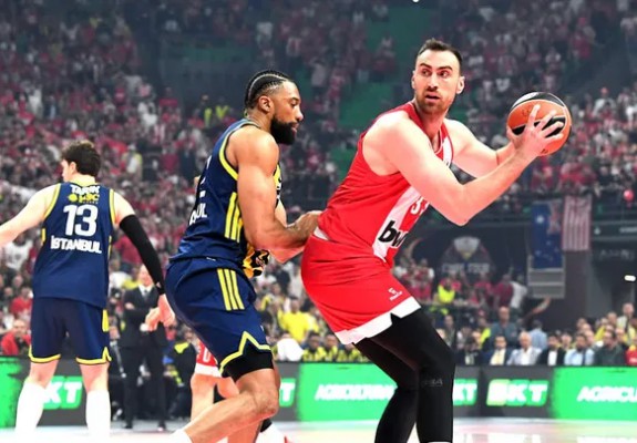 Olympiacos profită la maximum de apatia ofensivă a lui Fenerbahce și merge în finala Euroligii