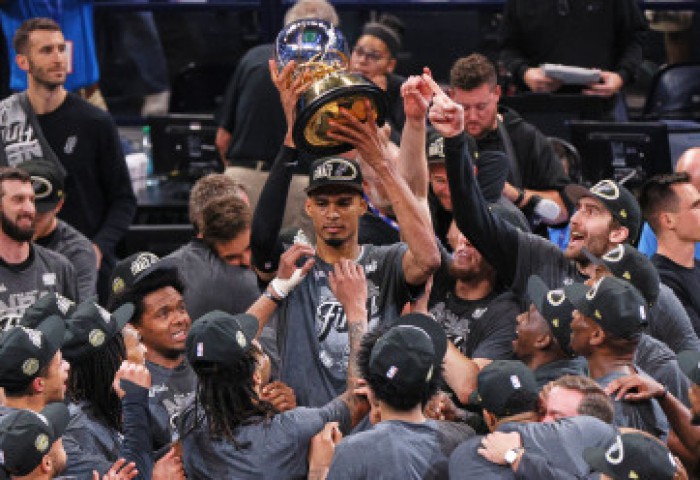 San Antonio Spurs s-a calificat în finala NBA