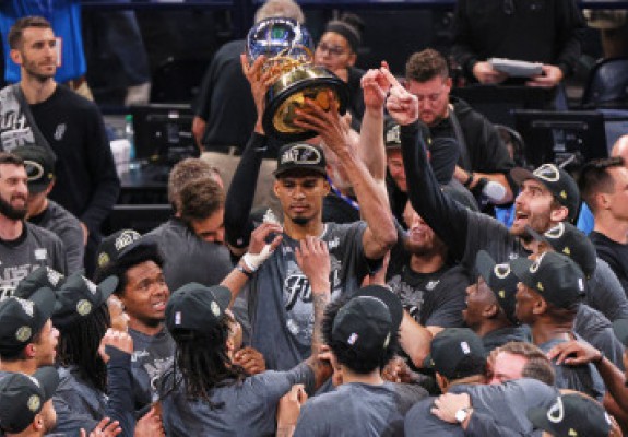 San Antonio Spurs s-a calificat în finala NBA