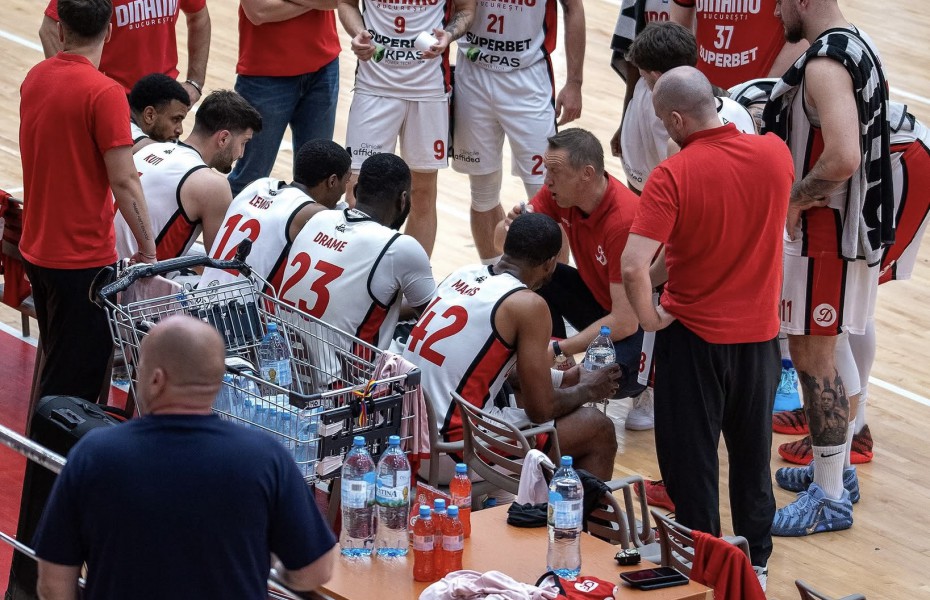 SURSE. Ștefan Grasu și Jonathan Stark continuă la Dinamo București