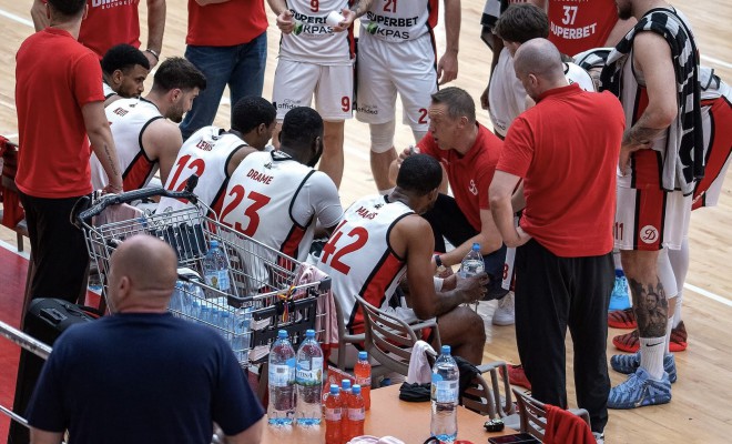 SURSE. Ștefan Grasu și Jonathan Stark continuă la Dinamo București
