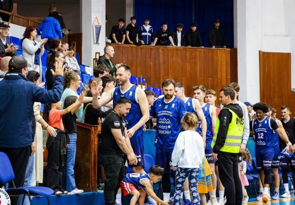 Vlad Corpodean și-a prelungit contractul cu CSM Târgu Mureș