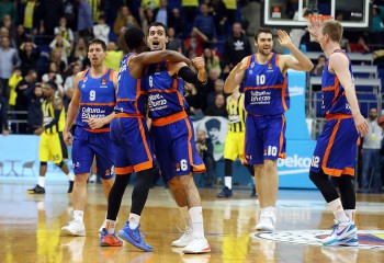 Valencia învinge pe terenul lui Fenerbahce după o repriză de prelungiri. Video