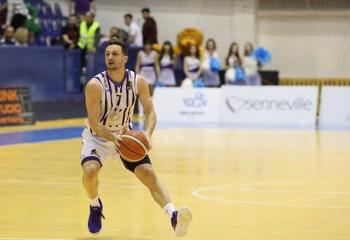 Mirel Dragoste, buzzer-beater de la mijlocul terenului în disputa cu BCM U Pitești. Video