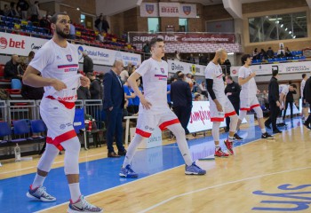 Jucătorii de la CSM CSU Oradea au purtat la încălzire tricouri cu numele lui Bobe Nicolescu