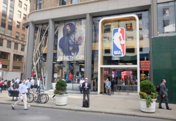 Magazin NBA, dat în judecată pentru neplata chiriei